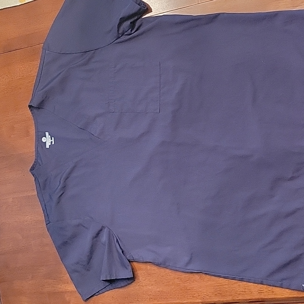 COPY - NWOT scrub top
